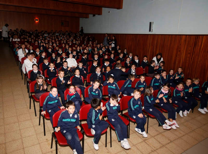 Lectura del manifiesto en el Mes de la Infancia el colegio Dominicas de Palencia