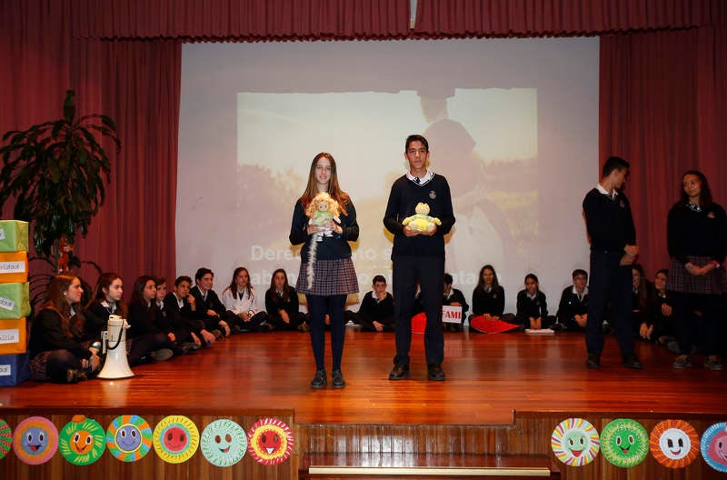 Lectura del manifiesto en el Mes de la Infancia el colegio Dominicas de Palencia