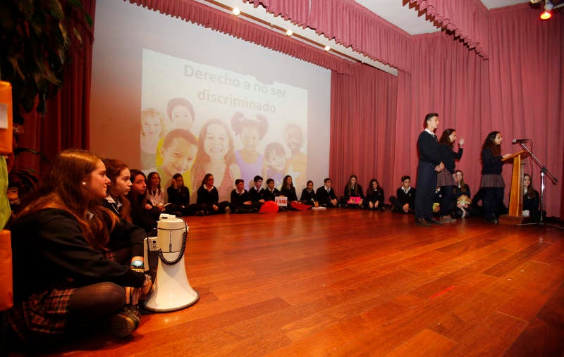 Lectura del manifiesto en el Mes de la Infancia el colegio Dominicas de Palencia