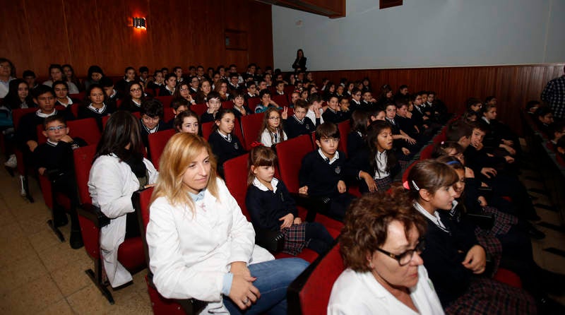 Lectura del manifiesto en el Mes de la Infancia el colegio Dominicas de Palencia