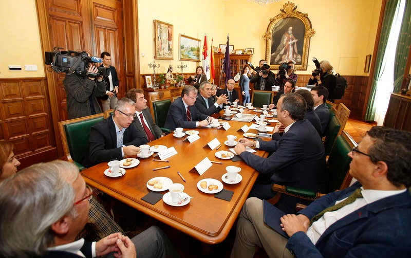 El alcalde de León visita Palencia