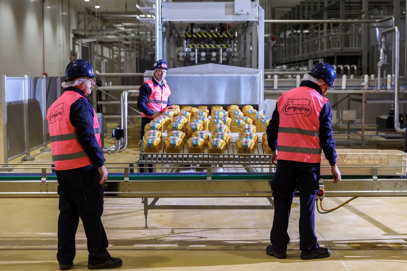 El Rey Felipe VI visita la nueva factoría de Campofrío en Burgos