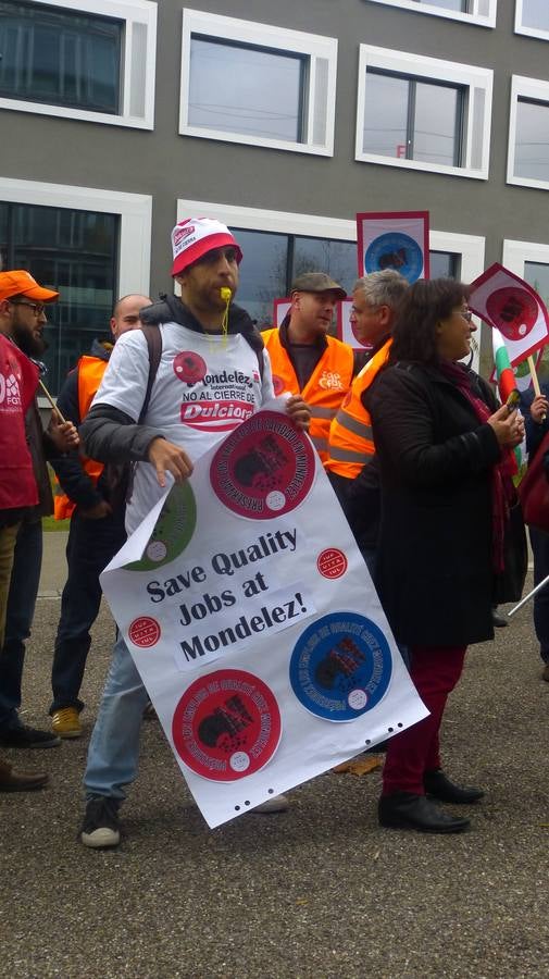 Trabajadores de Dulciora llevan sus protesta a Zúrich