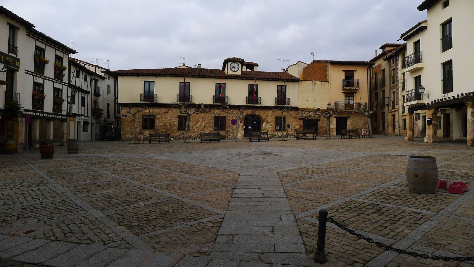 Plaza Mayor de Covarrubias (Burgos).