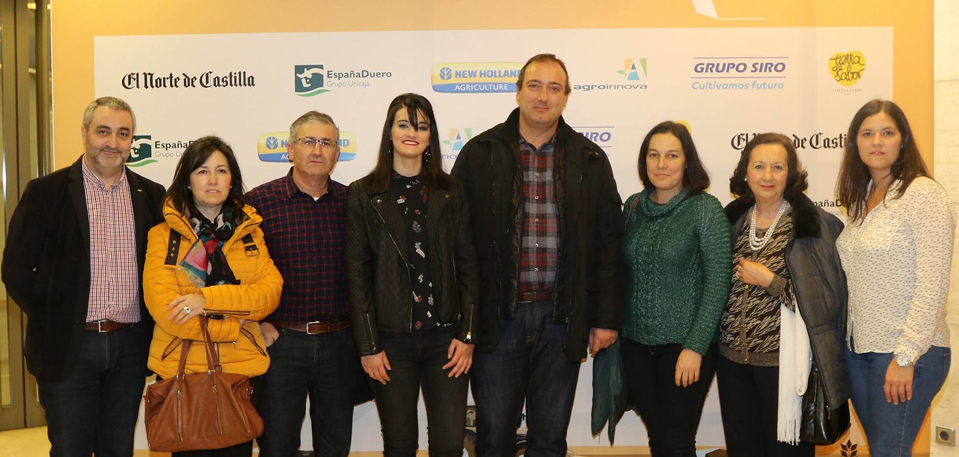 PriscilianoLosada (Coag), Inés Vázquez (Coag), Lorenzo Rivera (Coag-Zamora), Virginia San José (que recogió el Premio al Mejor Producto, la miel), David Tejerina (Coag-Palencia),Cristina Sancho (Coag-Palencia),Raquel González (madre de Virginia) y Sara Recio (Coag).