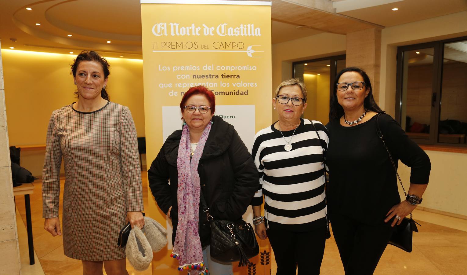 Ángeles Leonardo (La Giralda de Castilla), con Mari Paz Ramos, Juli Rico y Maribel Cantalapiedra, de la Asociación de Mujeres Pino Regidor, de Matapozuelos.