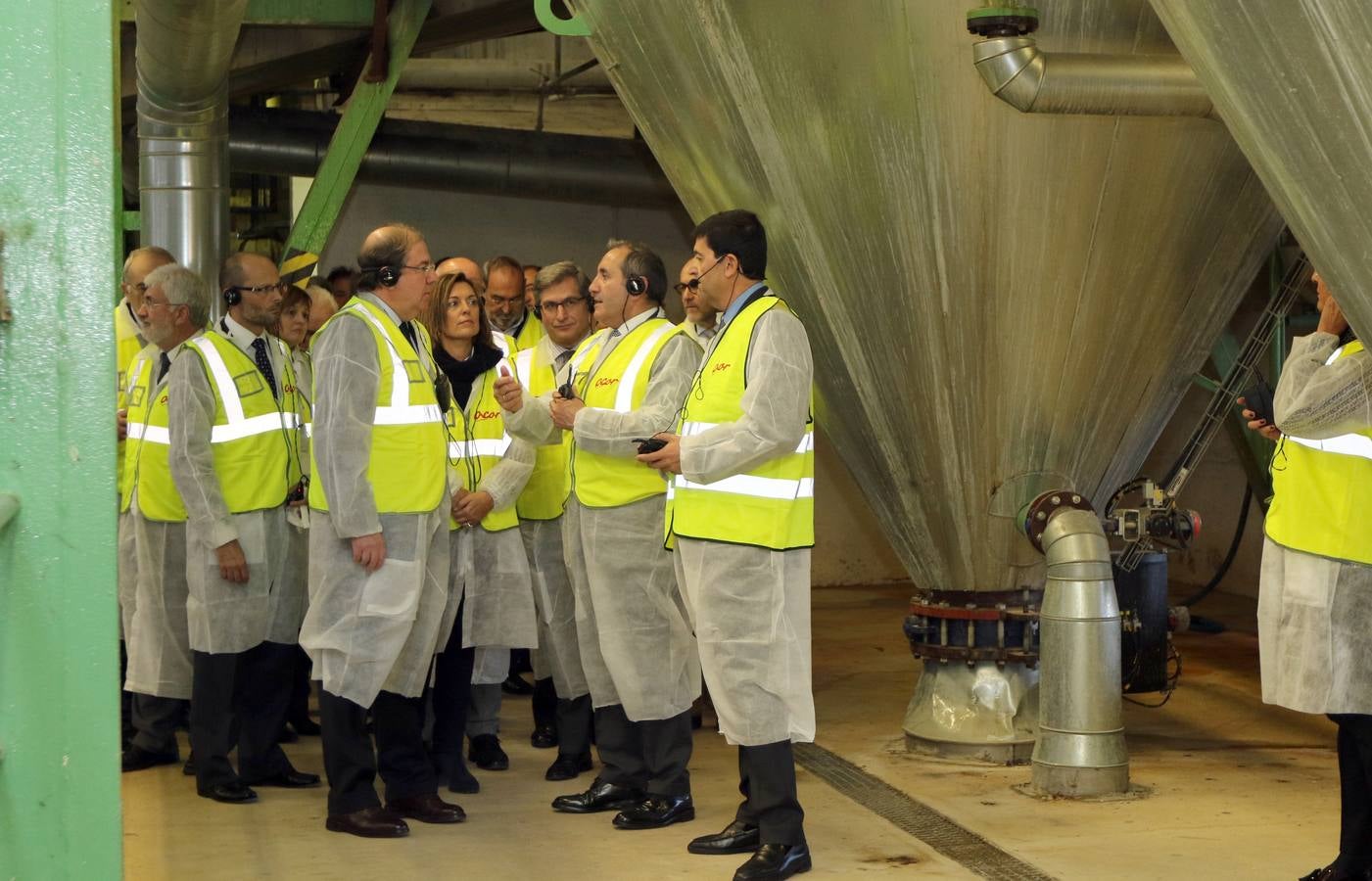 Juan Vicente Herrera visita las instalaciones de la azucarera Acor de Olmedo (Valladolid)