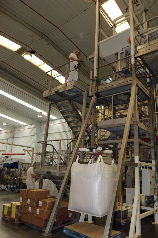 Juan Vicente Herrera visita las instalaciones de la azucarera Acor de Olmedo (Valladolid)