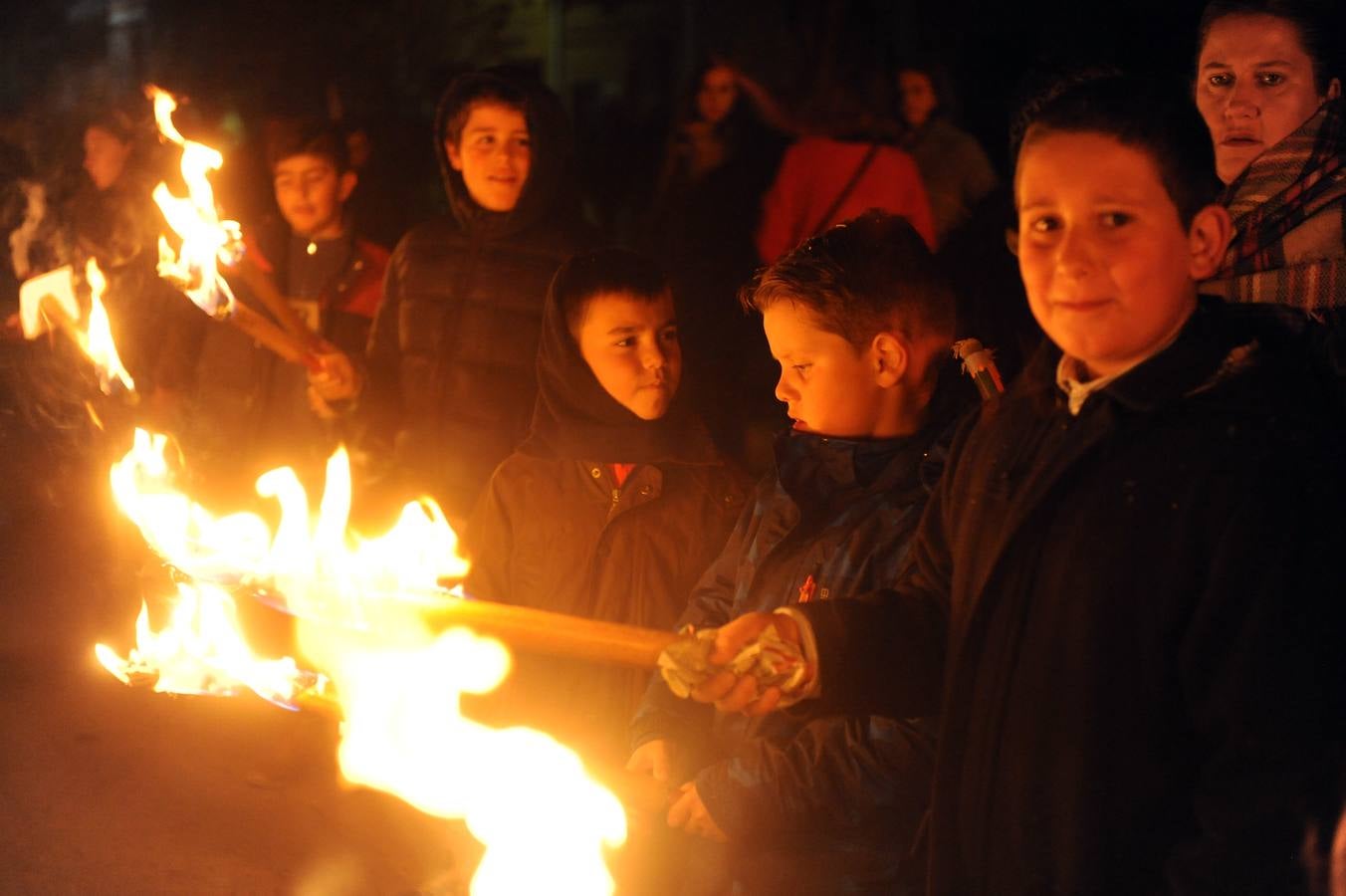 Los vecinos de Nava del Rey arropan a la Virgen de los Pegotes