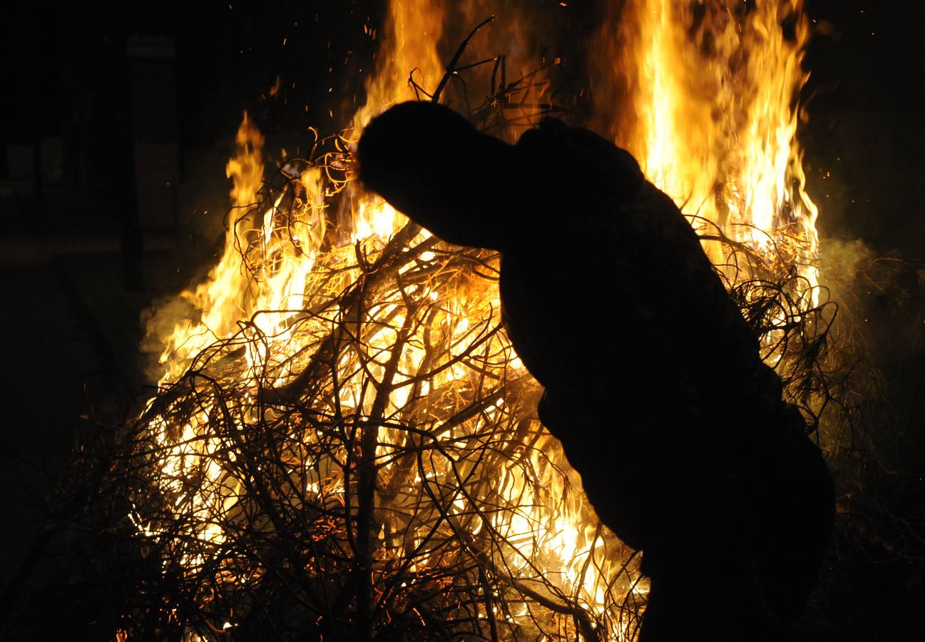 Los vecinos de Nava del Rey arropan a la Virgen de los Pegotes