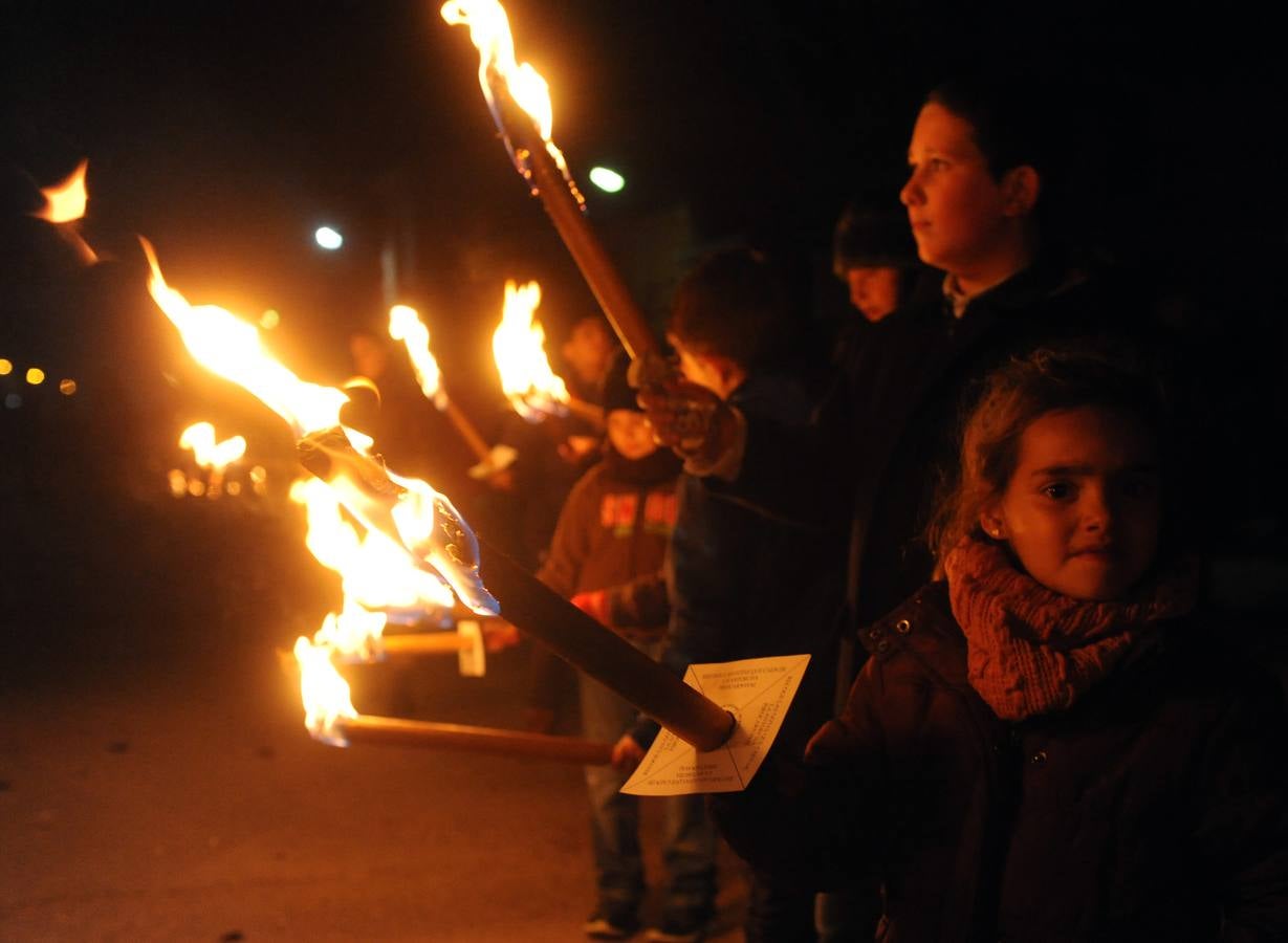 Los vecinos de Nava del Rey arropan a la Virgen de los Pegotes