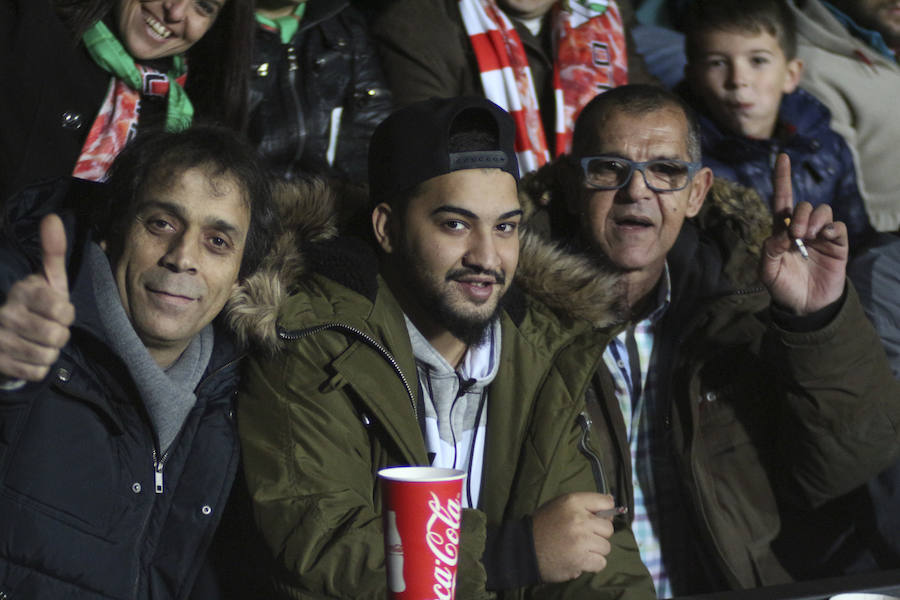 Los aficionados llenan el Helmántico durante el partido copero entre el Guijuelo y el Atlético de Madrid (1/2)