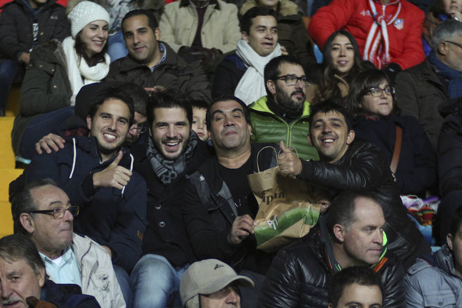 Los aficionados llenan el Helmántico durante el partido copero entre el Guijuelo y el Atlético de Madrid (1/2)