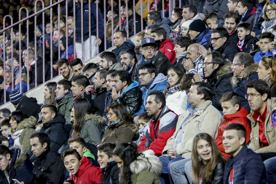 Los aficionados llenan el Helmántico durante el partido copero entre el Guijuelo y el Atlético de Madrid (1/2)