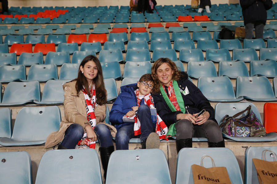 Los aficionados llenan el Helmántico durante el partido copero entre el Guijuelo y el Atlético de Madrid (1/2)