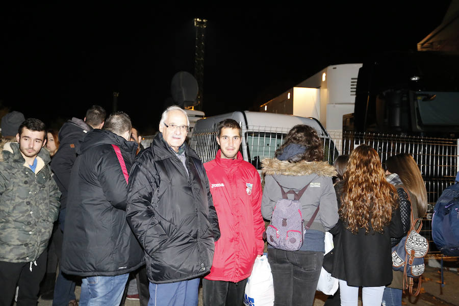 Los aficionados llenan el Helmántico durante el partido copero entre el Guijuelo y el Atlético de Madrid (1/2)