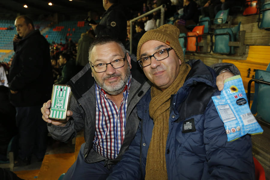 Los aficionados llenan el Helmántico durante el partido copero entre el Guijuelo y el Atlético de Madrid (1/2)