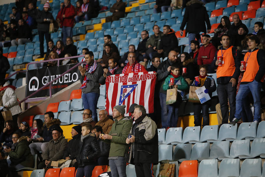 Los aficionados llenan el Helmántico durante el partido copero entre el Guijuelo y el Atlético de Madrid (1/2)