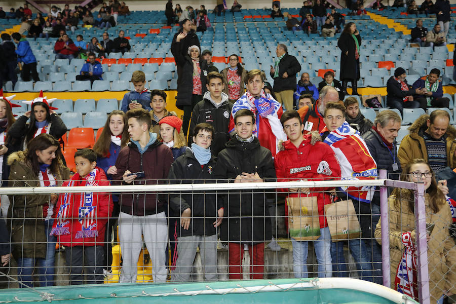 Los aficionados llenan el Helmántico durante el partido copero entre el Guijuelo y el Atlético de Madrid (2/2)