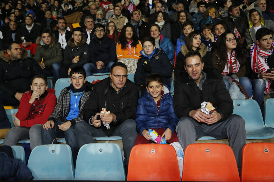 Los aficionados llenan el Helmántico durante el partido copero entre el Guijuelo y el Atlético de Madrid (2/2)