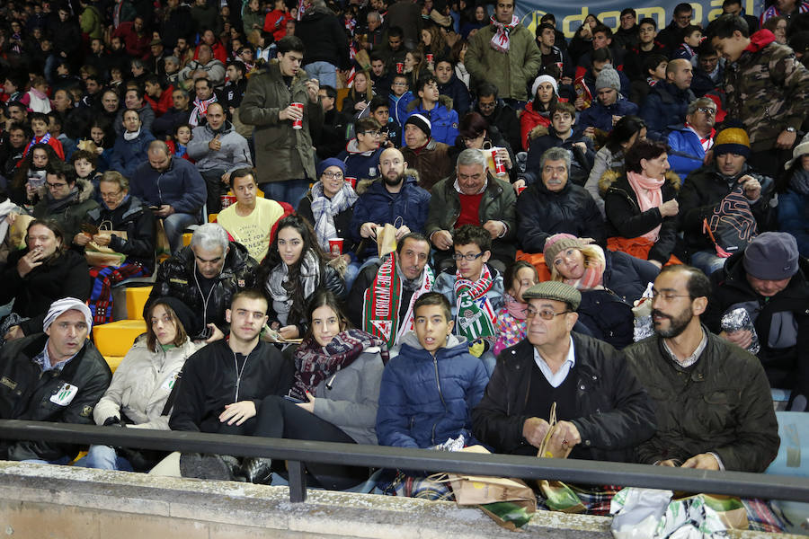 Los aficionados llenan el Helmántico durante el partido copero entre el Guijuelo y el Atlético de Madrid (2/2)