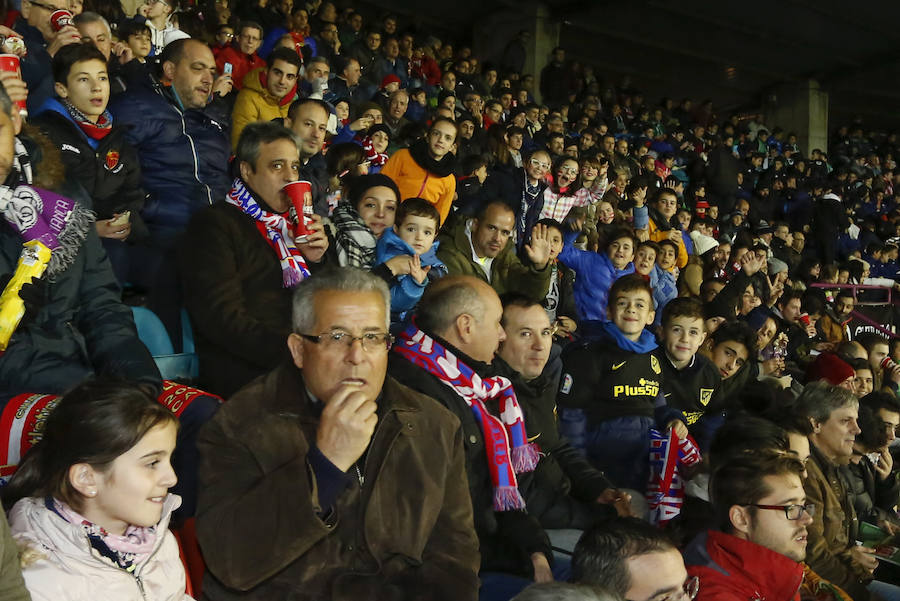 Los aficionados llenan el Helmántico durante el partido copero entre el Guijuelo y el Atlético de Madrid (2/2)