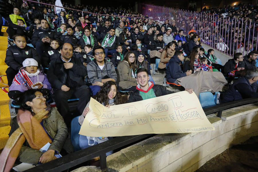 Los aficionados llenan el Helmántico durante el partido copero entre el Guijuelo y el Atlético de Madrid (2/2)
