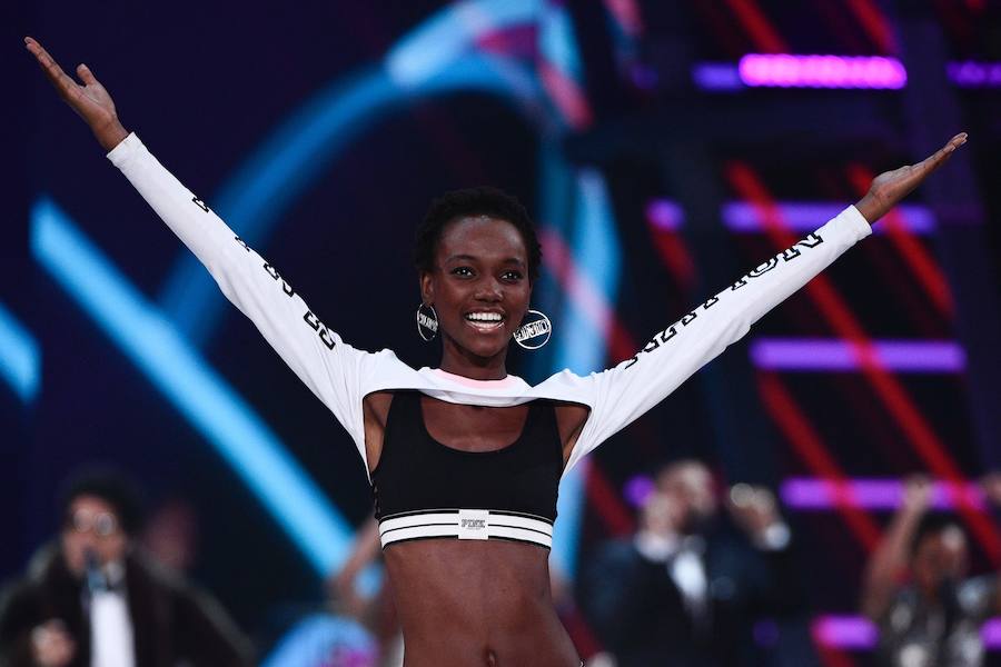 Desfile de Victoria&#039;s Secret 2016 en París (1/2)