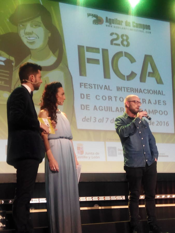 Entrega del Águila de Oro a Gracia Querejeta en el Festival de Cine de Aguilar