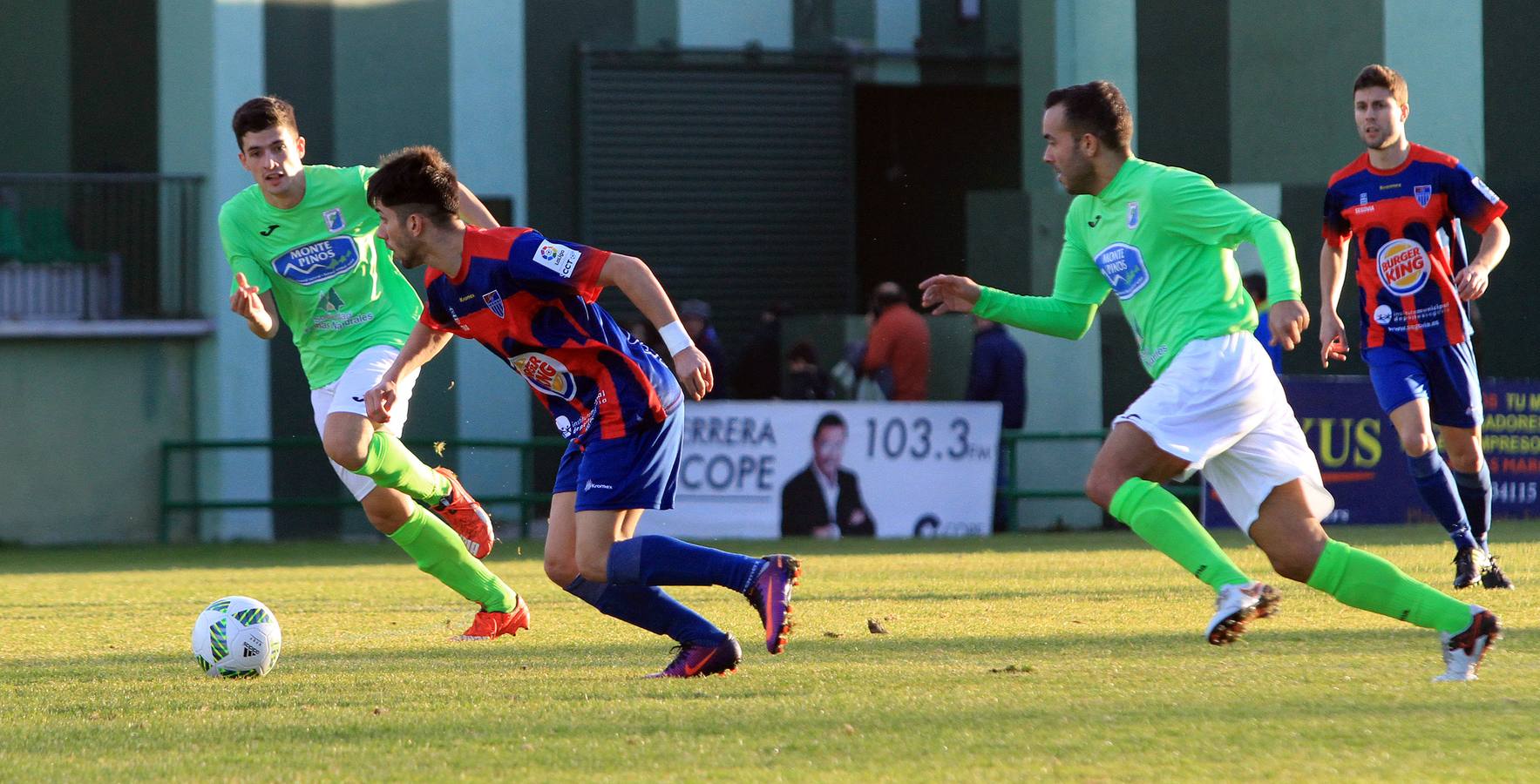 Partido de fútbol entre la Gimnástica Segoviana y el Almazán