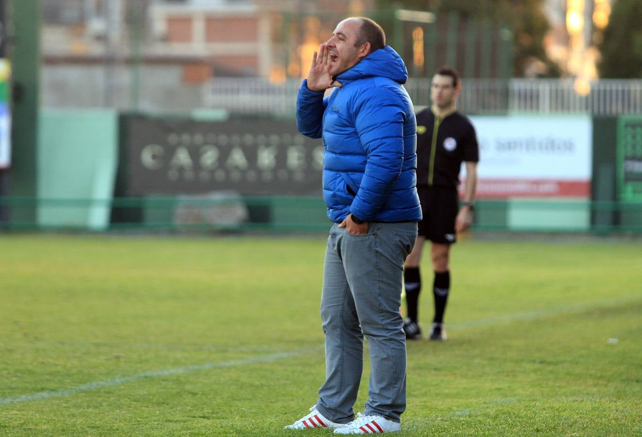 Partido de fútbol entre la Gimnástica Segoviana y el Almazán