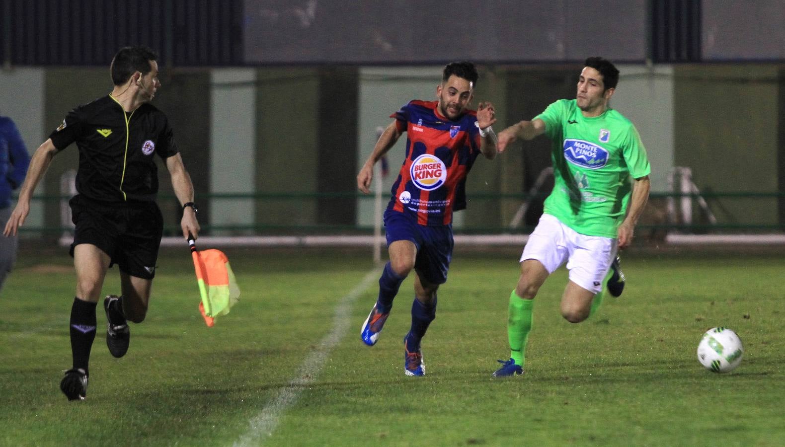 Partido de fútbol entre la Gimnástica Segoviana y el Almazán