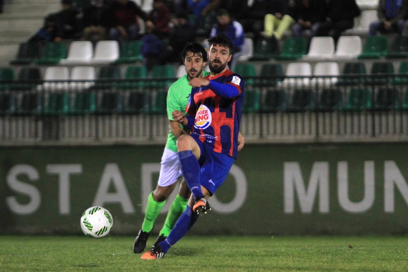 Partido de fútbol entre la Gimnástica Segoviana y el Almazán