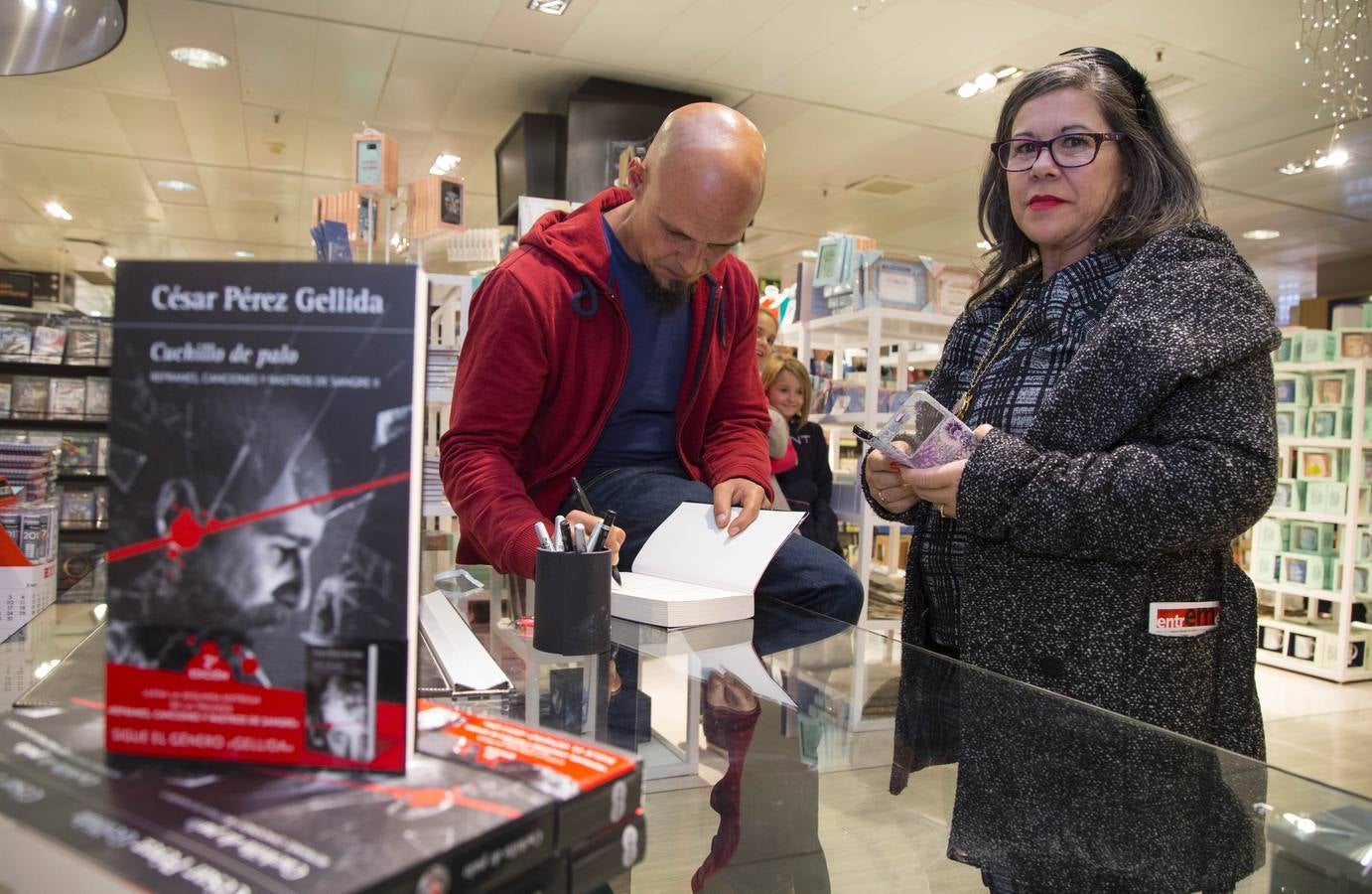 Firma de libros de César Pérez Gellida en El Corte Inglés