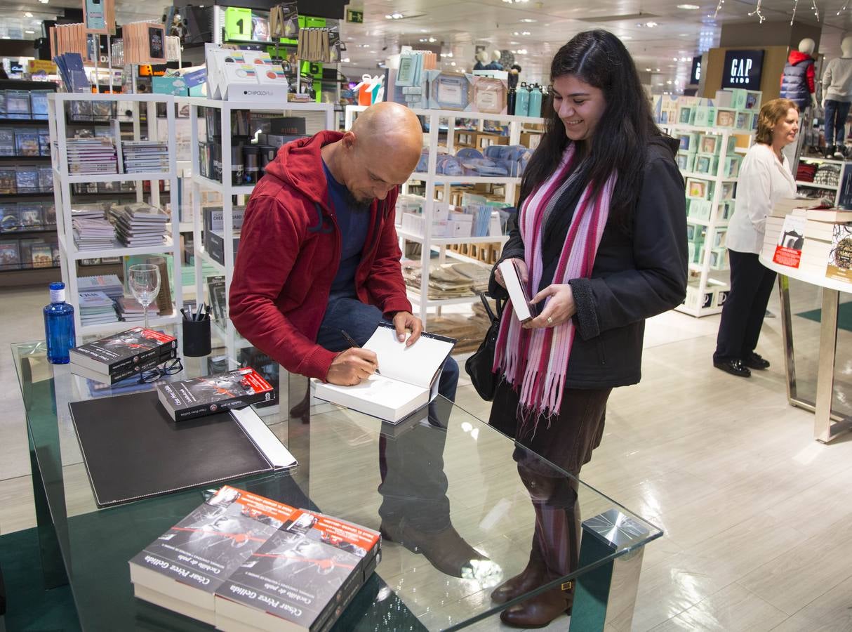 Firma de libros de César Pérez Gellida en El Corte Inglés