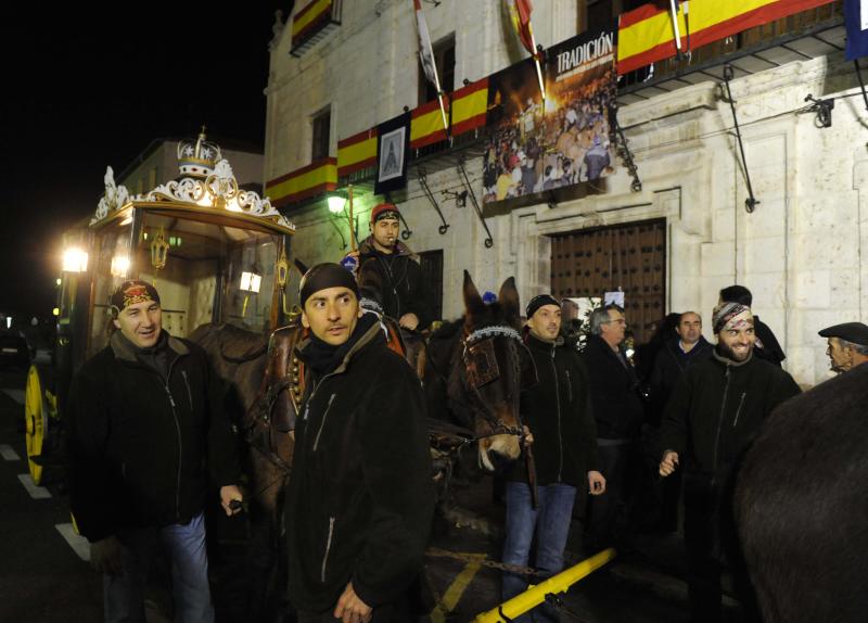 Subida a la ermita de Nuestra Señora de la Concepción de la Virgen de los Pegotes en Nava del Rey