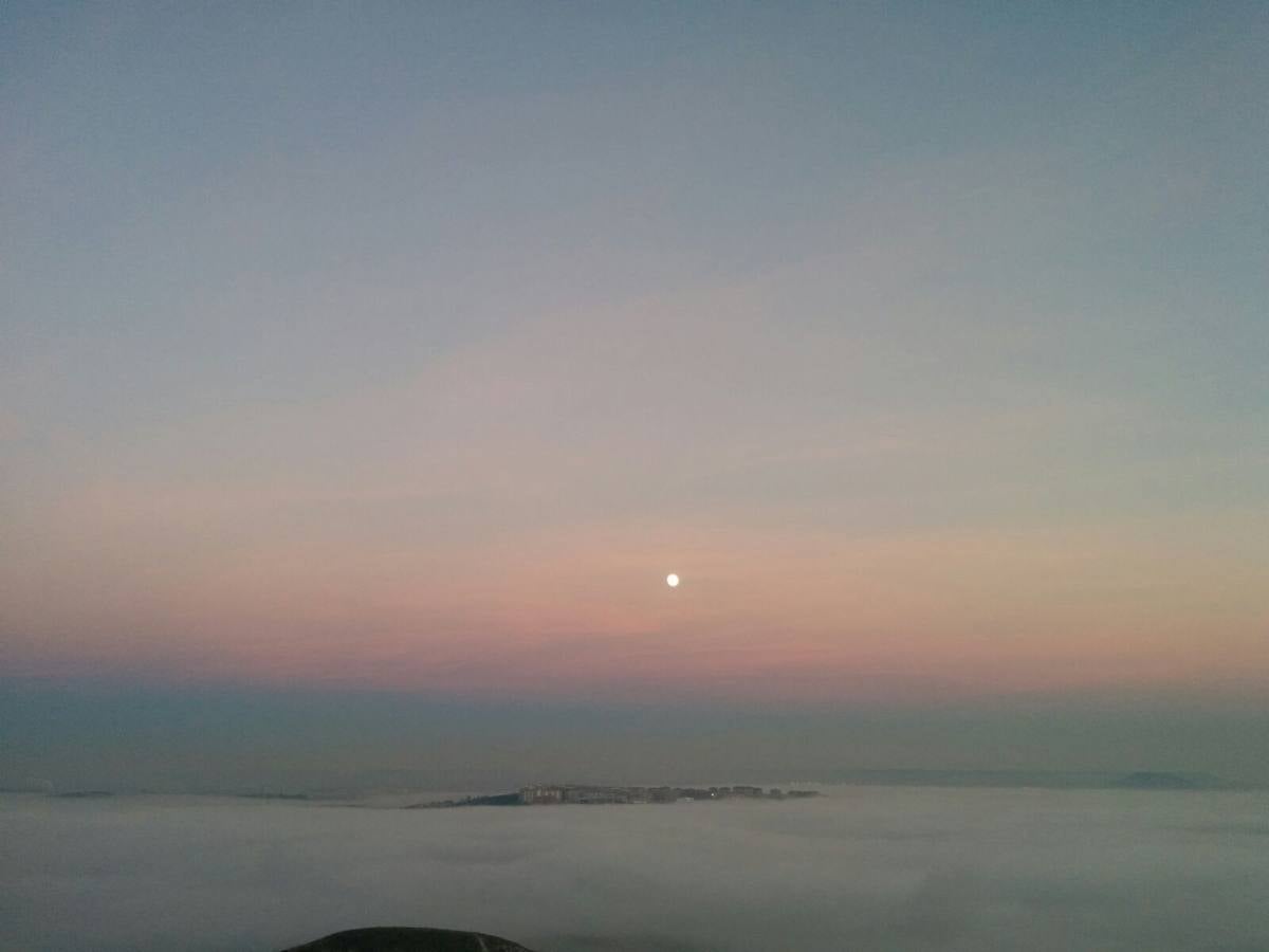 Un mar de niebla cubre Valladolid