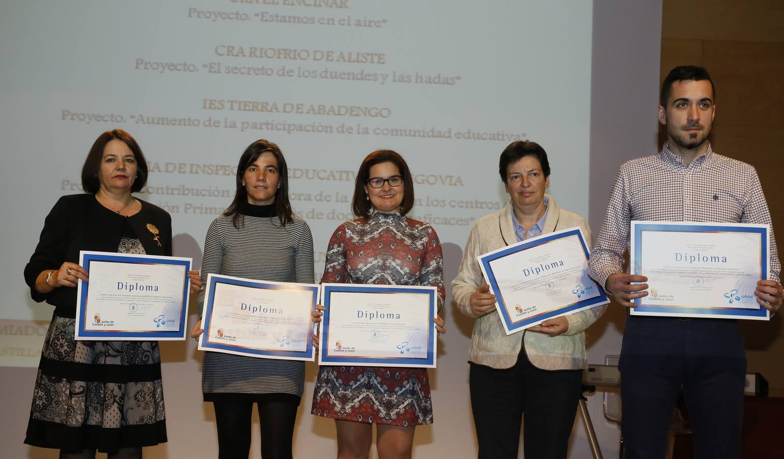 Premios Mejores Experiencias de Calidad. Representantes de los centros IES Quercus (Terradillos, Salamanca), CRA Riofrío de Aliste (Sarracín de Aliste, Zamora), CRA El Encinar (La Losa, Segovia), IES Tierras de Abadengo (Lumbrales, Salamanca), Área de Inspección de la Dirección Provincial de Educación de Segovia.