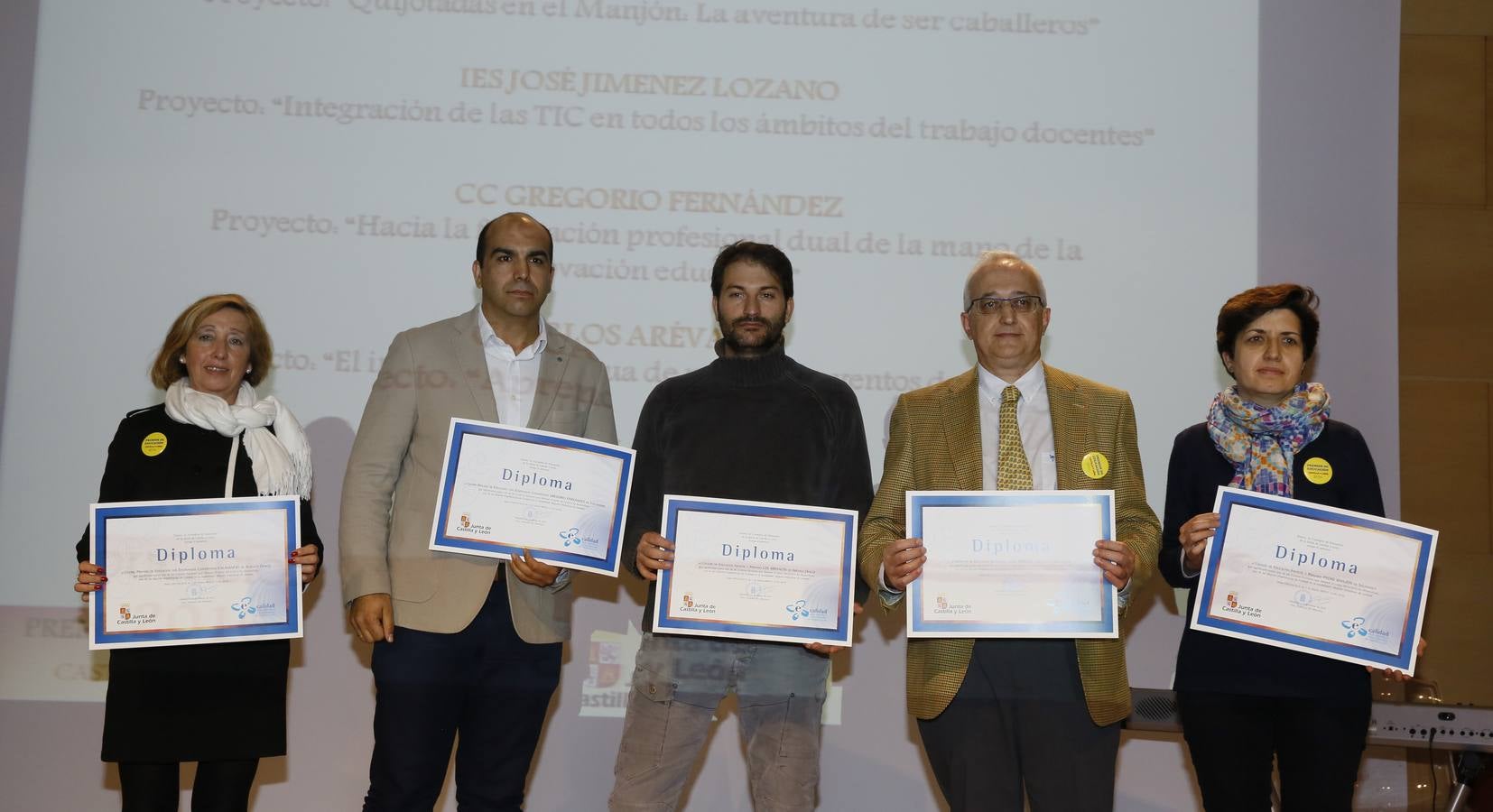 Premios Mejores Experiencias de Calidad. Representantes de los centros Calasancio (Almazán, Soria), Gregorio Fernández (Valladolid), CEIP Los Arevacos (Arévalo, Ávila), IES José Jiménez Lozano (Valladolid), CEIP Padre Manjón (Salamanca).