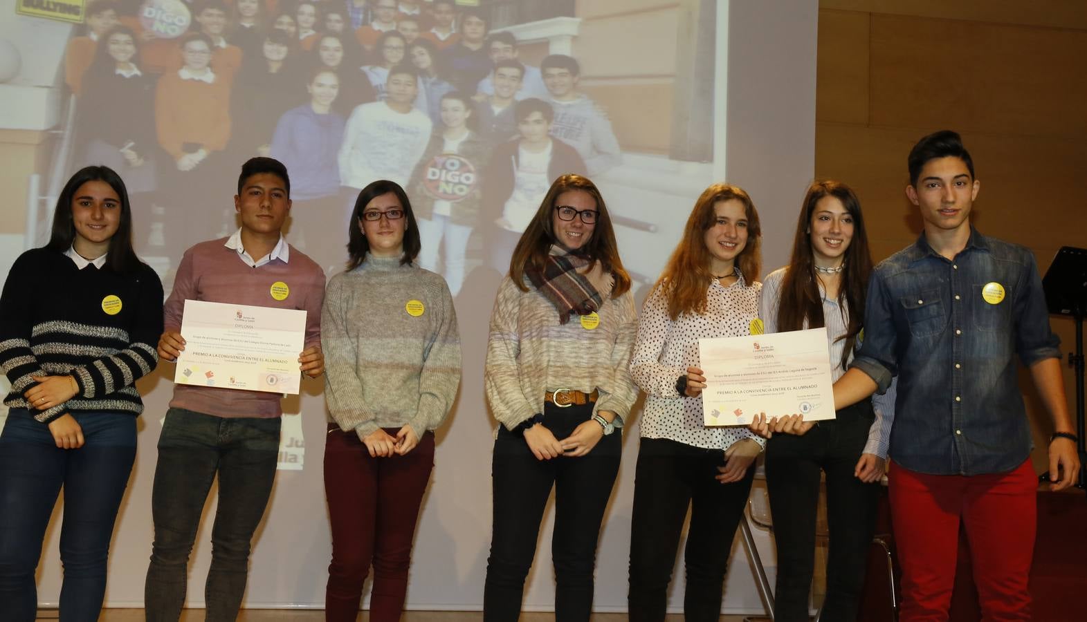 Premios a la Convivencia. Alumnos del Colegio Divina Pastora de León y del IES Andrés Laguna, de Segovia.
