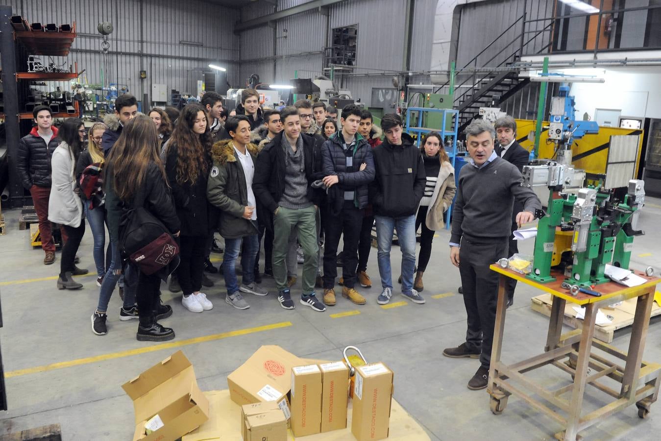 Alumnos del colegio Nuestra Señora de Lourdes visitan las instalaciones de Ibermaq dentro del programa STARTinnova