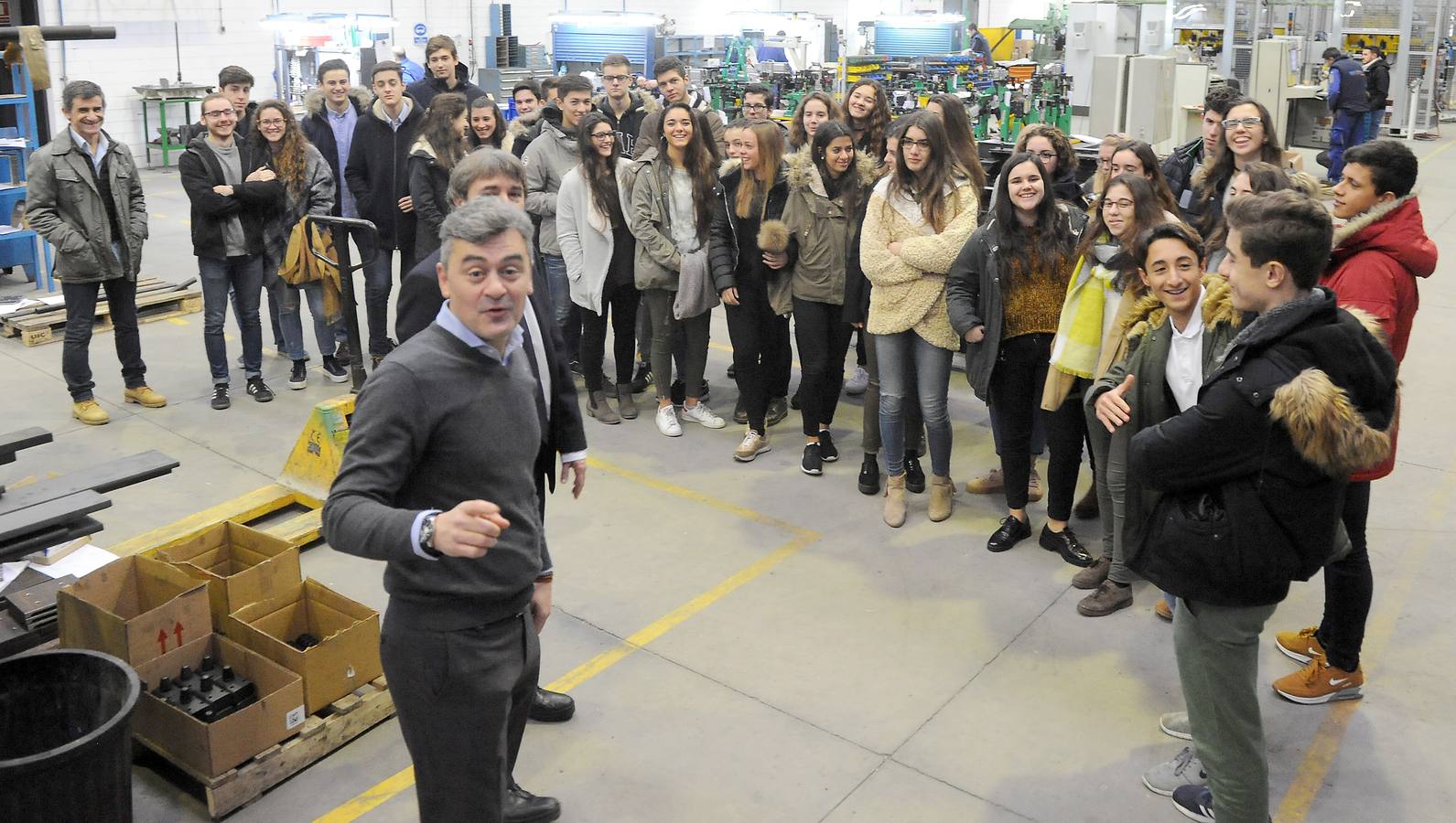 Alumnos del colegio Nuestra Señora de Lourdes visitan las instalaciones de Ibermaq dentro del programa STARTinnova