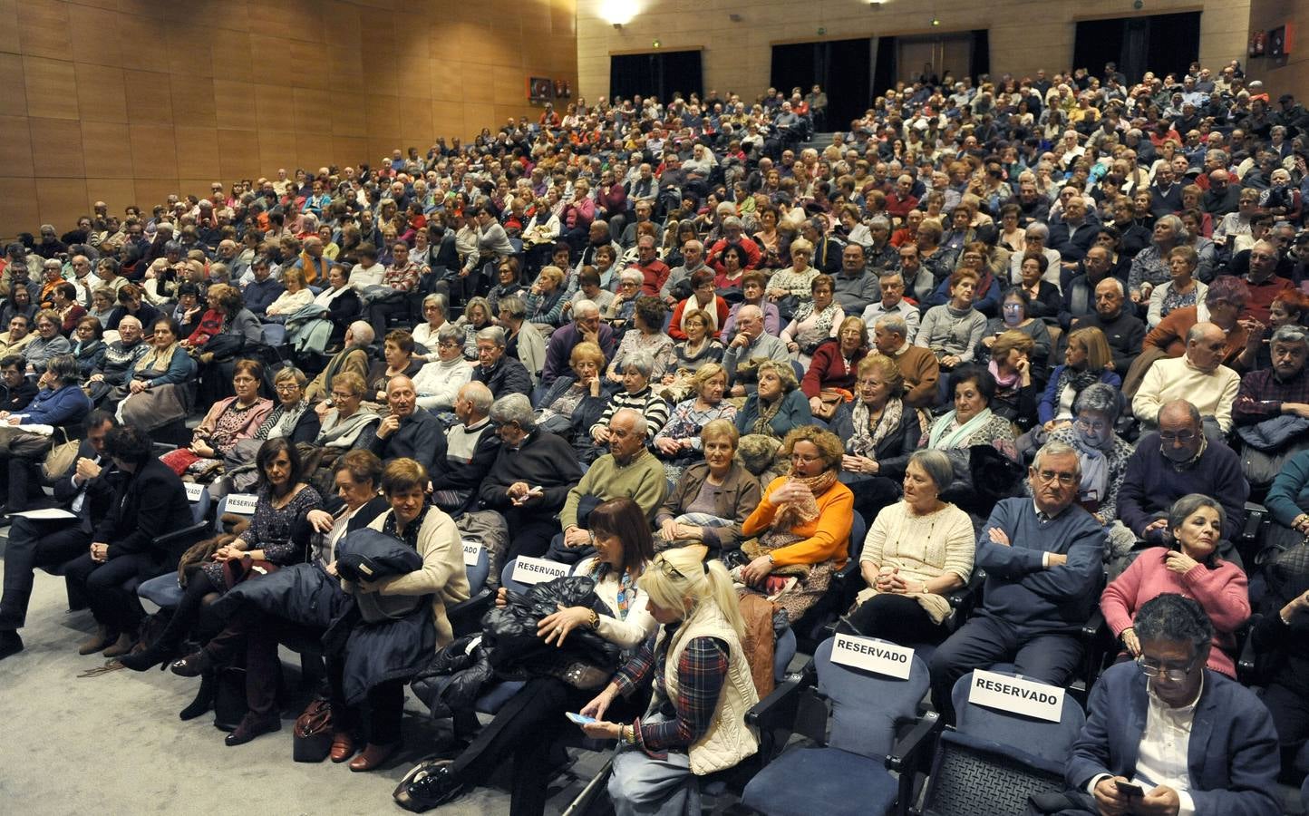 Fiesta de Navidad de los centros de personas mayores