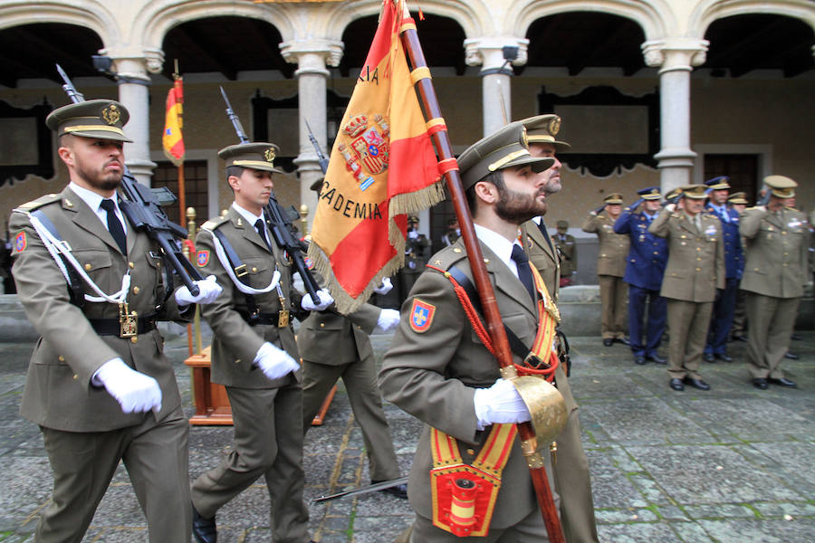 Toma de posesión del nuevo director de la Academia de Artillería, José María Martínez Ferrer