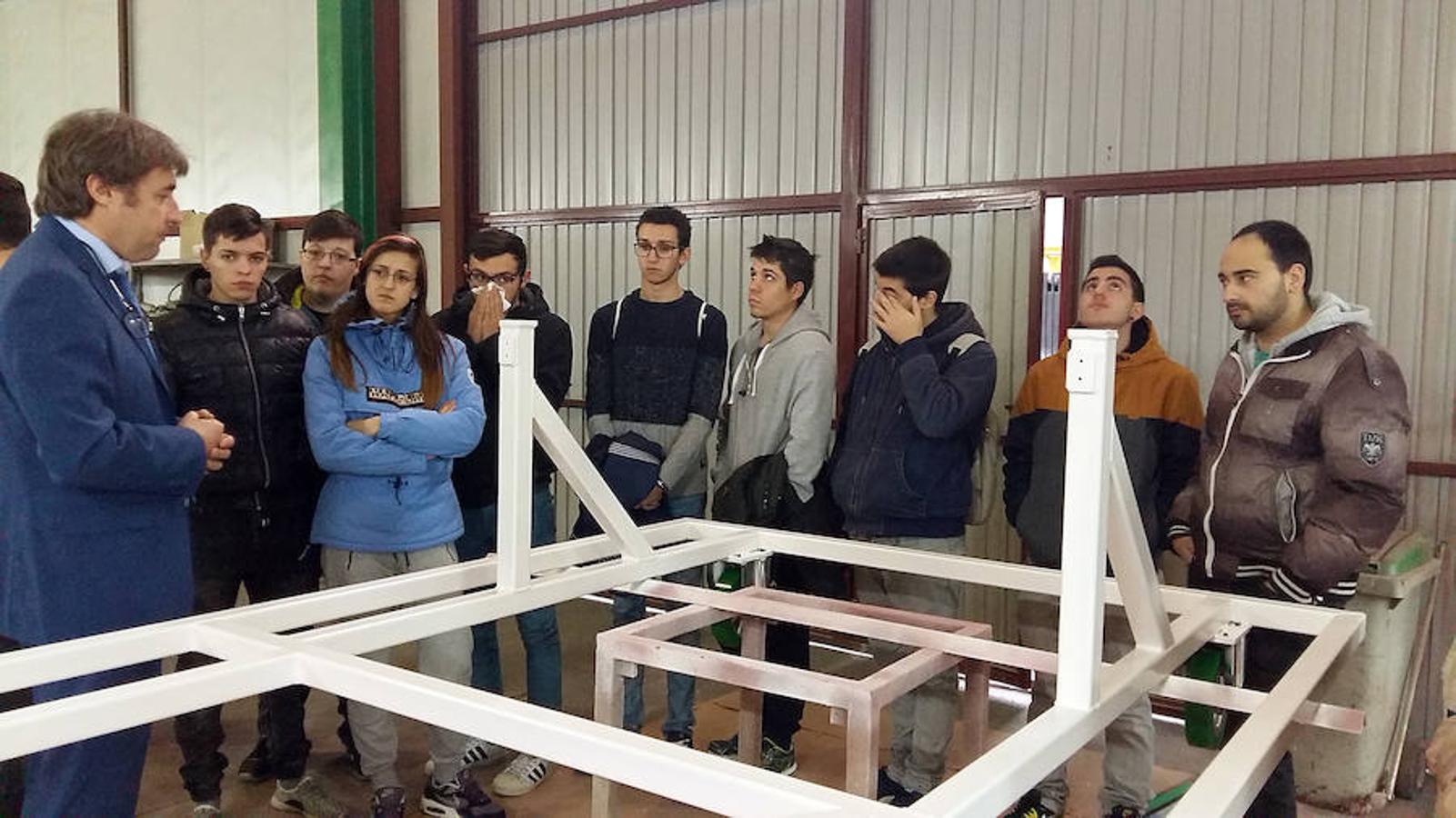 Los alumnos del IES Galileo visitan las instalaciones de Ibermaq