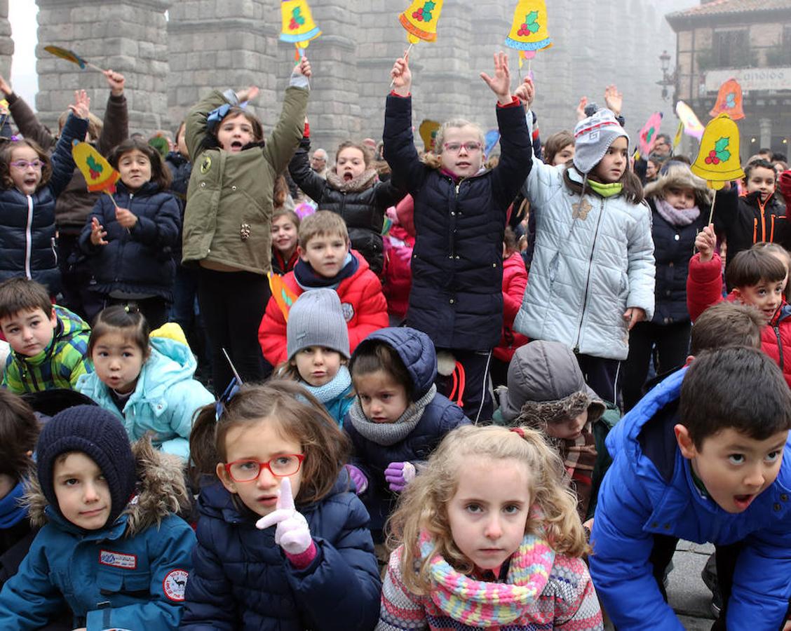 Los alumnos del colegio Claret de Segovia felicitan la Navidad