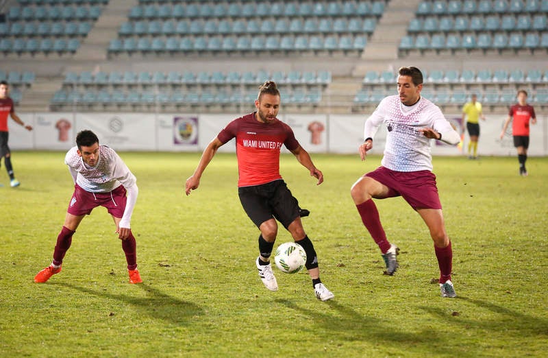 El Jumilla se lleva el triunfo en el triangular con el Deportivo Palencia y el Miami United