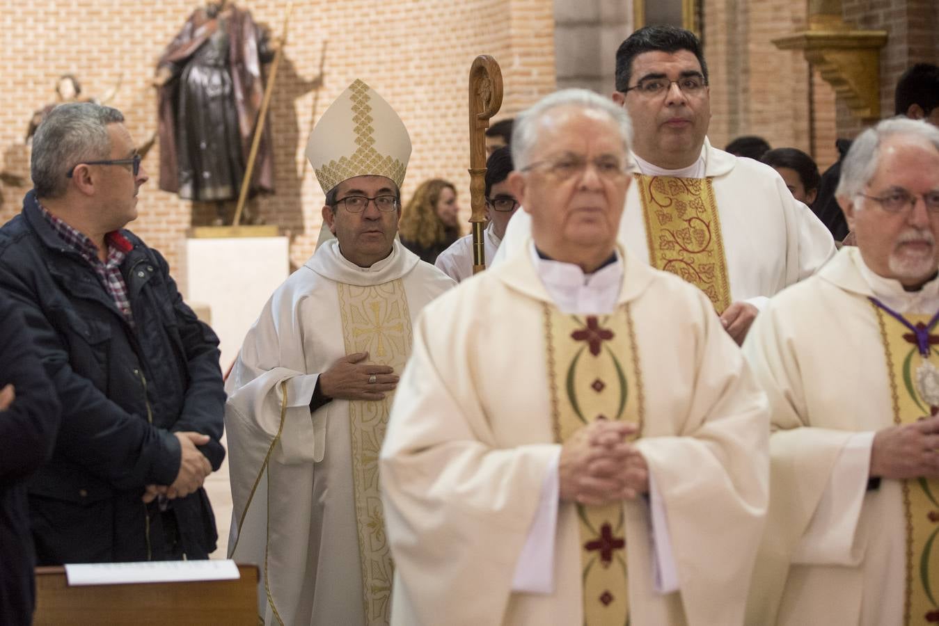Eucaristía en honor de San Juan Evangelista, patrón de la Juventud Cofrade
