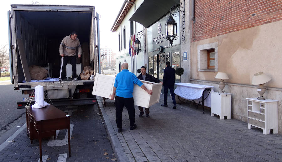 Retirada del mobiliario del hotel Marqués de la Ensenada de Valladolid