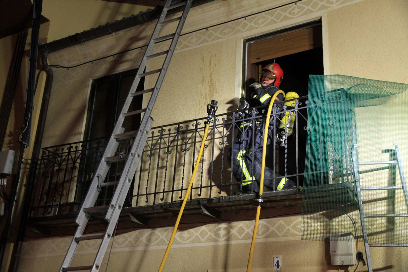 El fuego asola una casa en Zamarramala